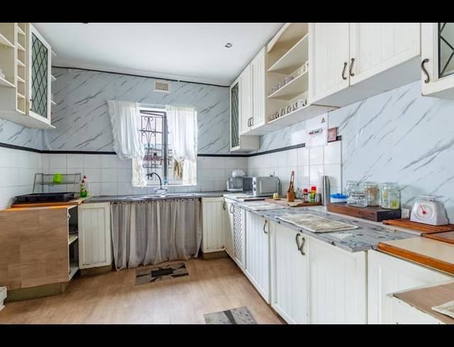 3 BEDROOM HOUSE FOR SALE IN PRESTBURY